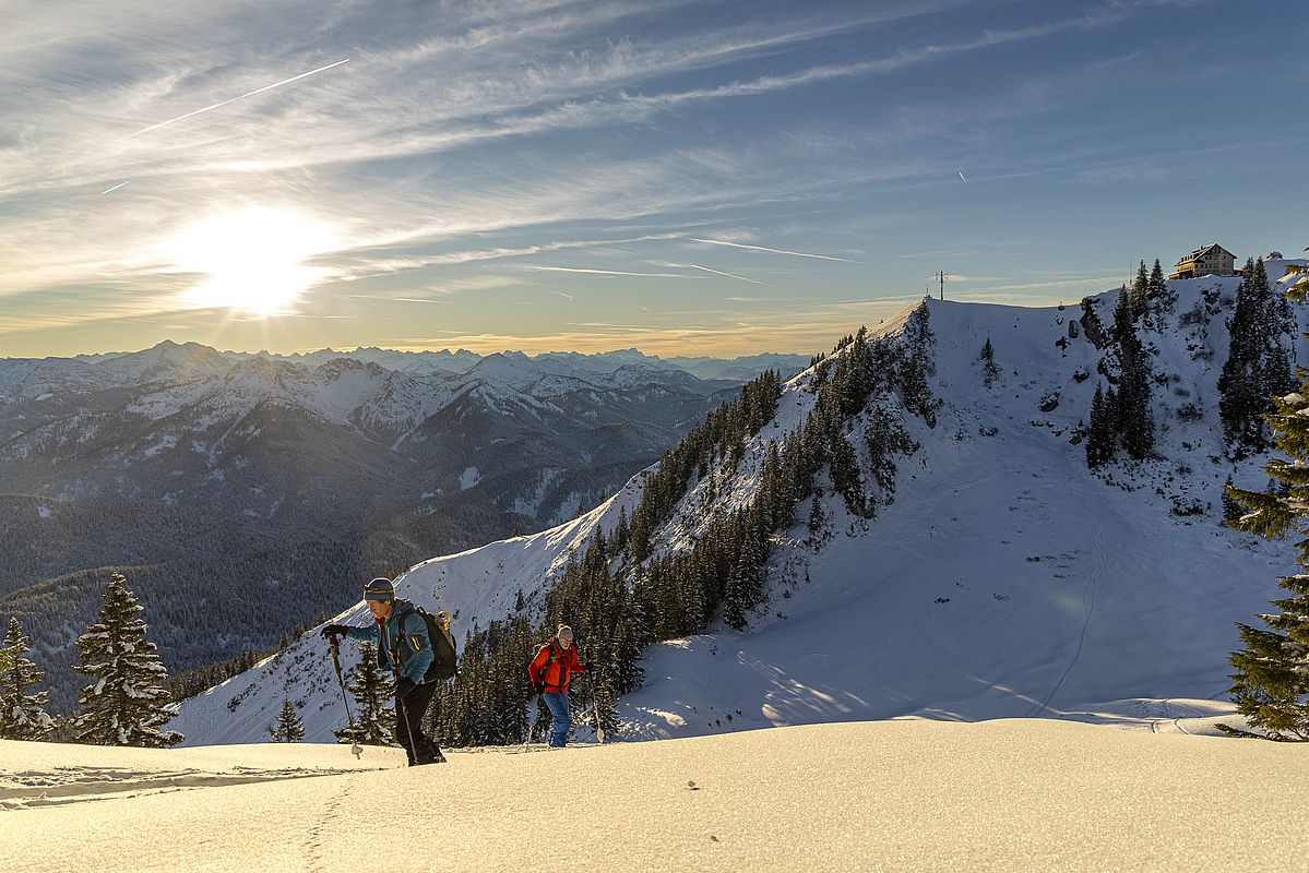 Aufstieg in Richtung Auerspitze, hinten das Rotwandhaus