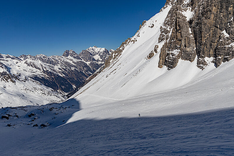 Aufstieg im Schneetal, im Hintergrund rechts die Abfahrt vom Gstreinjöchl Aufstieg im Schneetal, im Hintergrund rechts die Abfahrt vom Gstreinjöchl