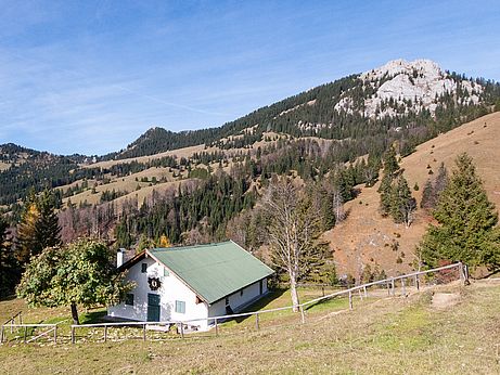 Der Kaufmannskaser - im Hintergrund der Brünnstein Der Kaufmannskaser - im Hintergrund der Brünnstein