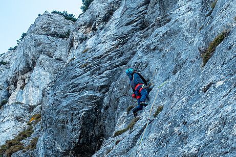 Kurze schwere Stelle in der ersten Seillänge Kurze schwere Stelle in der ersten Seillänge