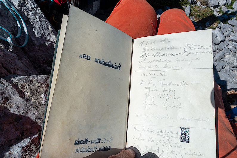 Gipfelbuch am Haindlkarturm Gipfelbuch am Haindlkarturm