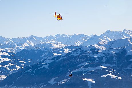 Die Hubschrauberrettung ist Standard Hubschrauber Rettungsflug im Winter