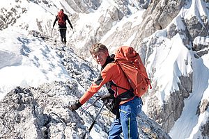 Mit dem Peak Light bei winterliche Bedingungen am Grat der Blaueisspitze