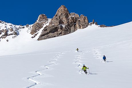 Gute Bedingungen auf dem Garaneberkees bei der Abfahrt vom Vorderen Seekopf zur Eisseehütte. Gute Bedingungen auf dem Garaneberkees bei der Abfahrt vom Vorderen Seekopf zur Eisseehütte.