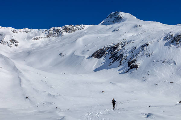 Perfekte Bedingungen mit 20 - 40 cm Pulverschnee im Gipfelhang und etwas windgepresstem Schnee unterhalb herrschten noch am Ostermontag an der 5. Hornspitze