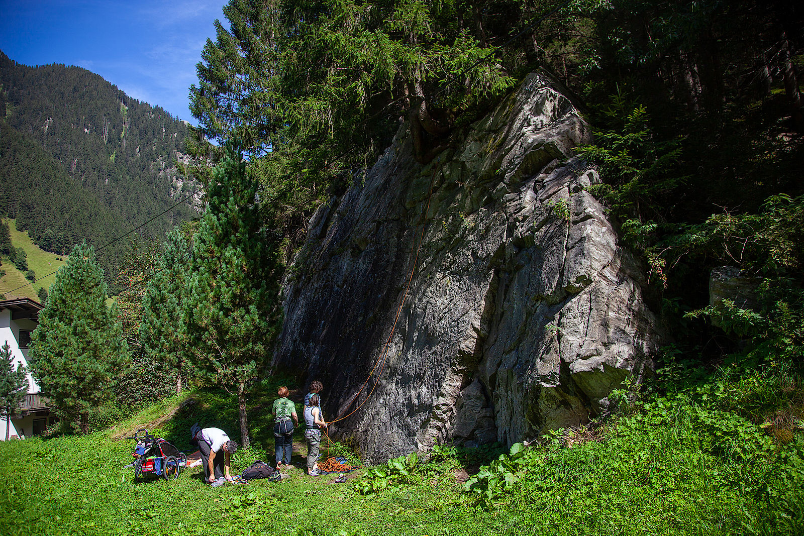 Im Bergsteigerdorf Ginzling gibt es die ersten Übungsfelsen direkt im Ort