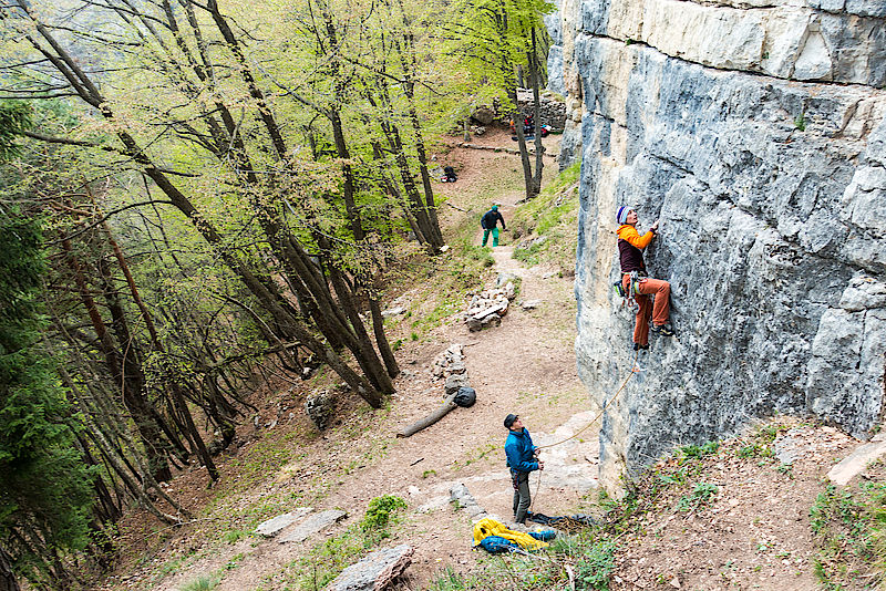 Der angenehme Klettergarten in Serrada