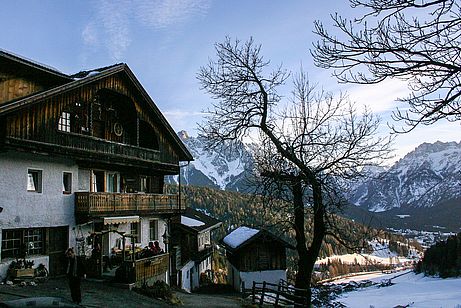Der Oberstauder Hof oberhalb von Wahlen hat eine einzigartige Lage Der Oberstauder Hof oberhalb von Wahlen hat eine einzigartige Lage