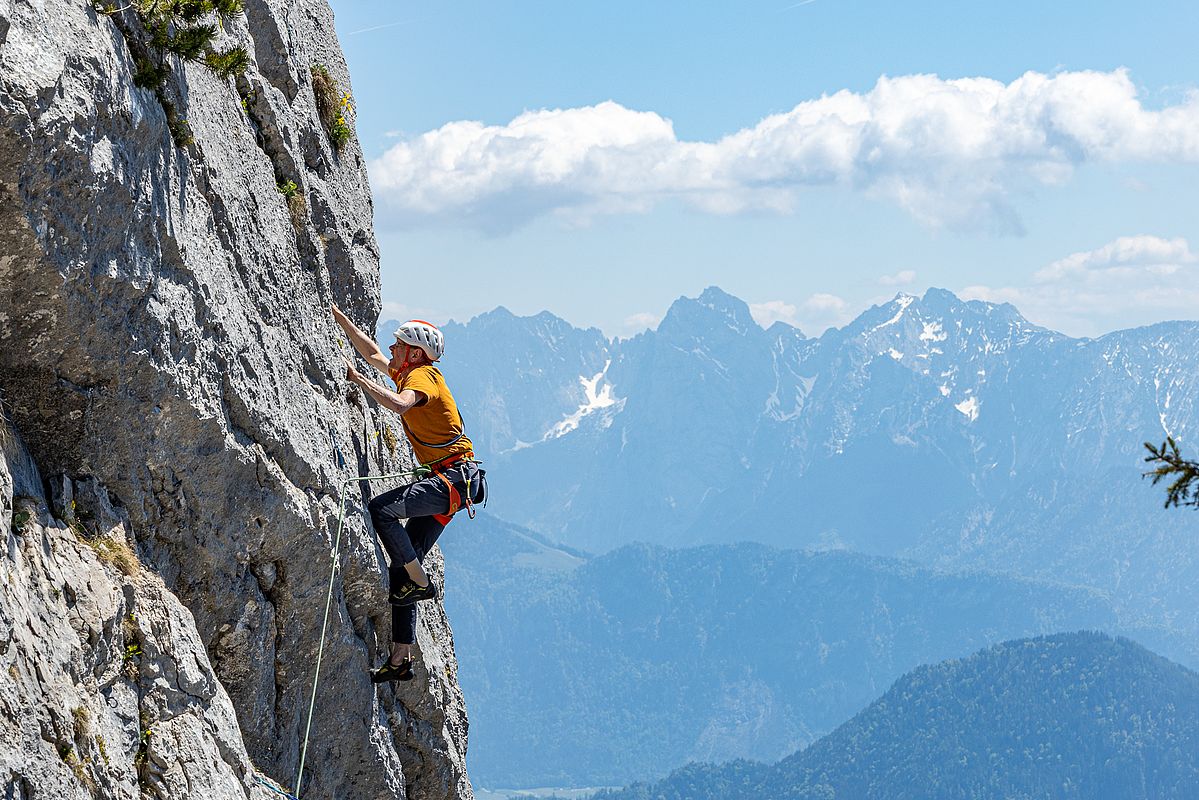 Klettern mit Blick zum Wilden Kaiser