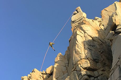 Granit, Meer und mobile Sicherungsgeräte in Capo Pecora Granit, Meer und mobile Sicherungsgeräte in Capo Pecora