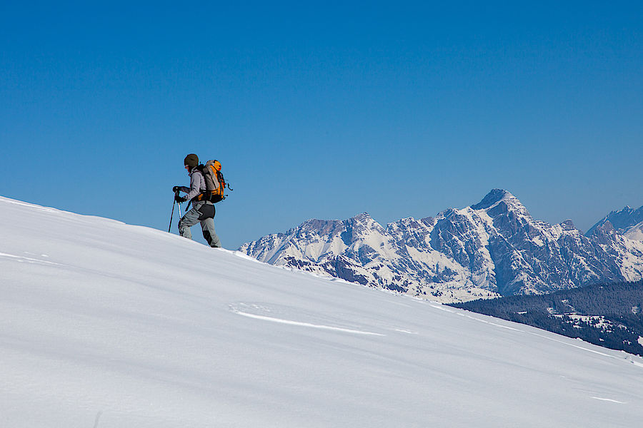Traumwetter im Aufstieg zum Schusterkogel vor der Kulisse der Loferer Steinberge 