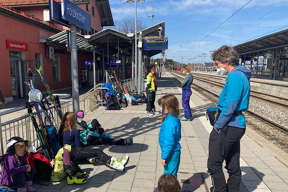 Wartezeit am Bahnhof in Holzkirchen