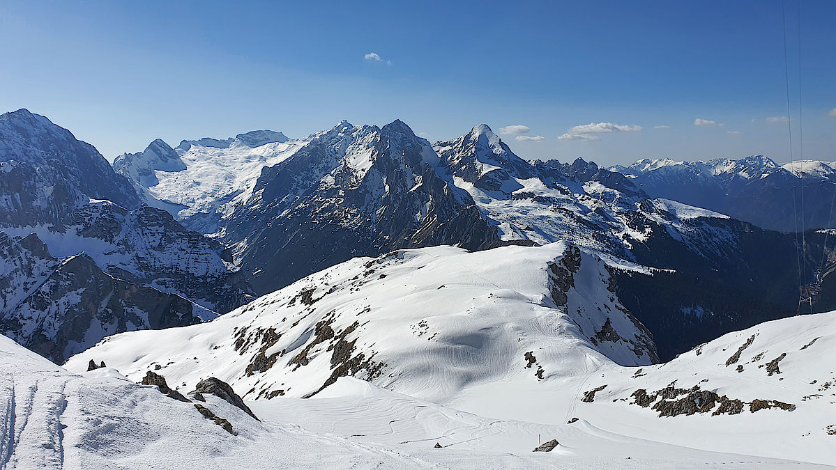 Blick übers Frauenalpl zur Zugspitze und Alpspitze