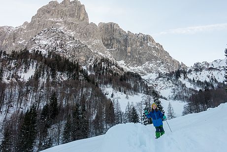 Ihre erste Skitour in perfektem Pulverschnee und vor atemberaubender Kulisse ist für Fiona ein echtes Erlebnis. Ihre erste Skitour in perfektem Pulverschnee und vor atemberaubender Kulisse ist für Fiona ein echtes Erlebnis.