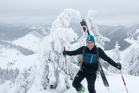 Praktische Skibefestigung für Tragestücke Praktische Skibefestigung für Tragestücke