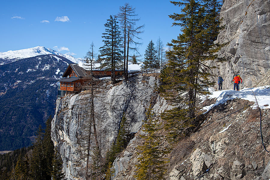 Exponierte Dolomitenhütte