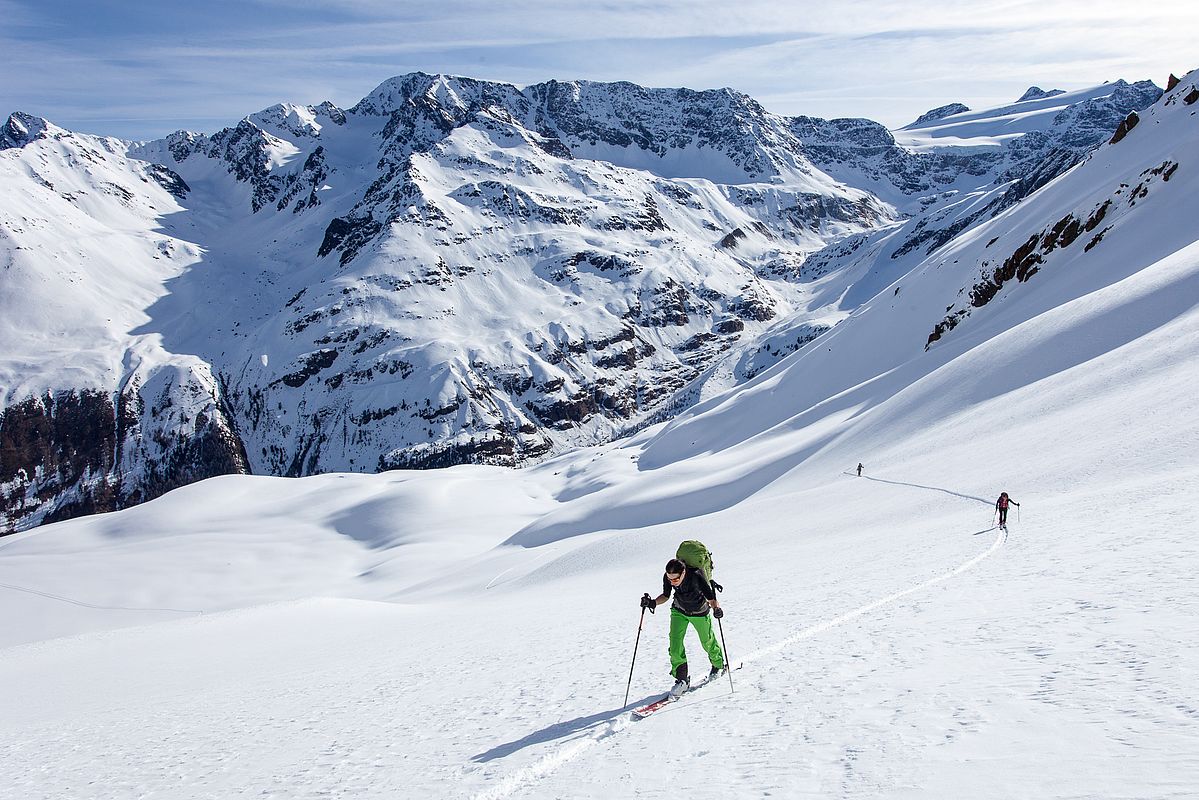 Weitläufiges Skigelände im Aufstieg zur Valbenairspitze