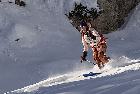 Angie shreddert den Powder