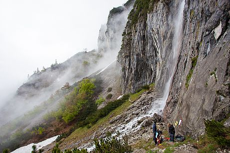 Morgendlicher Restschauer im Wilden Kaiser. Zwei Stunden später waren die meisten Wände trocken. Morgendlicher Restschauer im Wilden Kaiser. Zwei Stunden später waren die meisten Wände trocken.