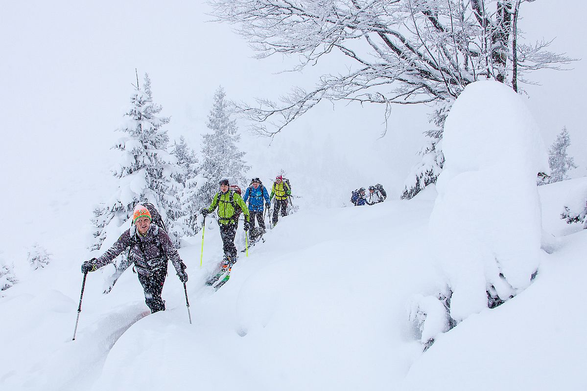 Tief winterlich im Gipfelhang des Trainsjoch