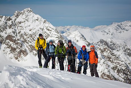 In einer netten Gruppe machen Skitouren mehr Spaß als alleine In einer netten Gruppe machen Skitouren mehr Spaß als alleine
