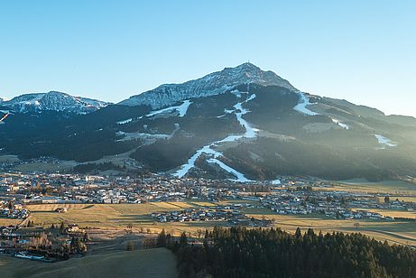 Jämmerliche Schneesituation - aber mit Kunstschnee halten die Skigebiete ihre Gäste bei Laune. Jämmerliche Schneesituation - aber mit Kunstschnee halten die Skigebiete ihre Gäste bei Laune.