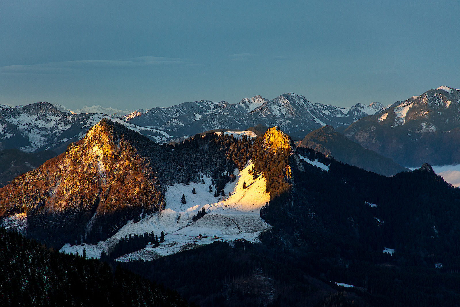 Der Heuberg bei Sonnenaufgang von der Seitenalm 