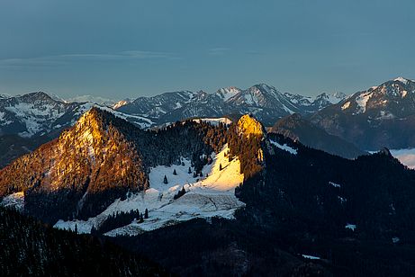 Der Heuberg bei Sonnenaufgang von der Seitenalm Der Heuberg bei Sonnenaufgang von der Seitenalm
