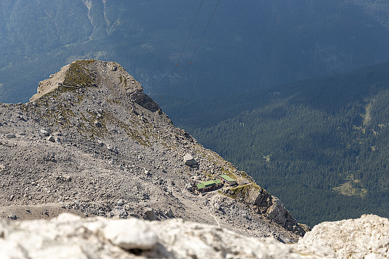 Tiefblick auf die Wiener-Neustädter-Hütte