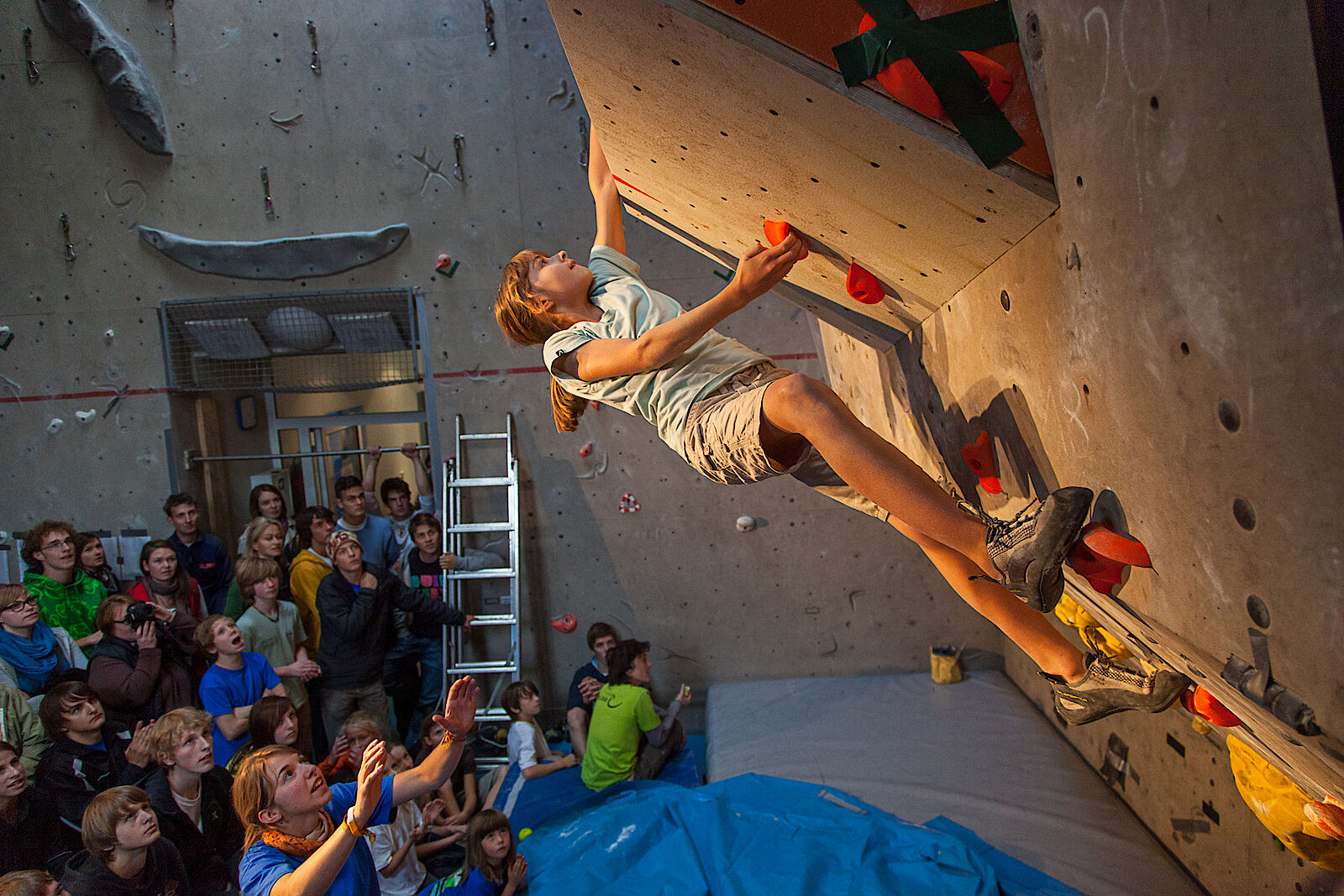 Kletterhalle Fürstätt während eines Boulderwettkampfs