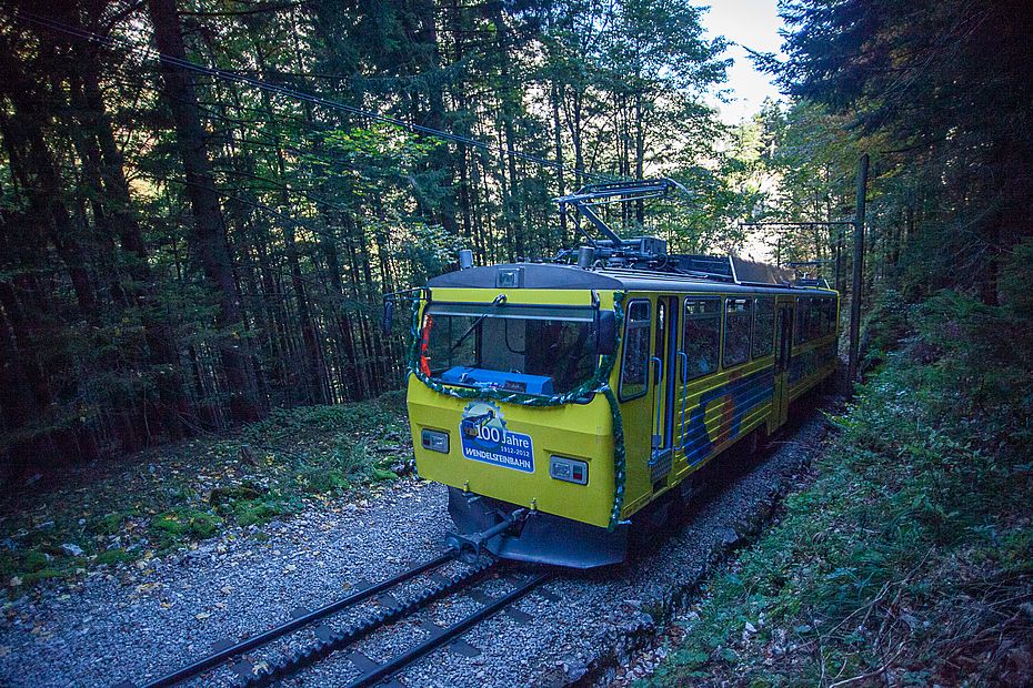 Der bequemste Zustieg erfolgt mit der Zahnradbahn von Brannenburg Der bequemste Zustieg erfolgt mit der Zahnradbahn von Brannenburg