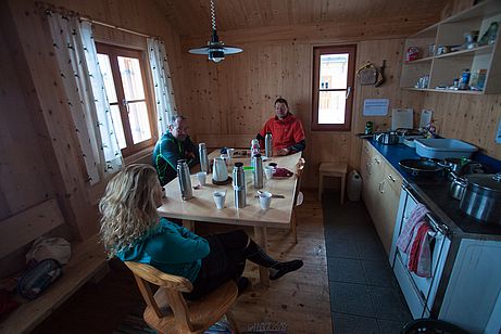 Niveau einer guten Ferienwohnung - der Winterraum der Hanauer Hütte. Niveau einer guten Ferienwohnung - der Winterraum der Hanauer Hütte.