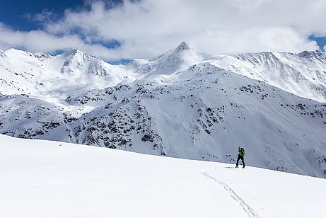 Moderate Skitouren gibt es im Ködnitztal wie hier auf das Kasteneck und das Böse Weibl im Hintergrund Moderate Skitouren gibt es im Ködnitztal wie hier auf das Kasteneck und das Böse Weibl im Hintergrund