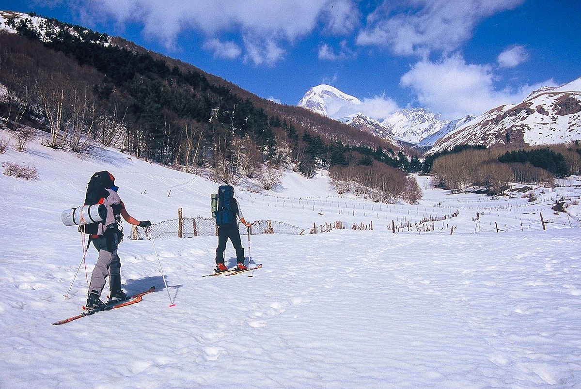 Start am Ortsrand von Kazbegi 