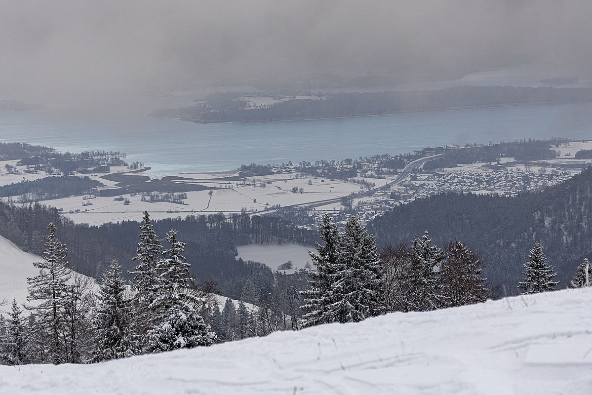 Das letzte Wolkenfenster mit Blick zum Chiemsee auf Höhe Gori-Alm