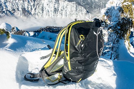 Leichter Rucksack mit ausreichend Platz für Tagesskitouren Leichter Rucksack mit ausreichend Platz für Tagesskitouren