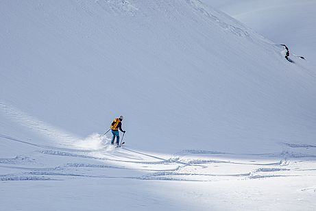 Abfahrt nach Sankt Martin durch tolle Pulvermulden Abfahrt nach Sankt Martin durch tolle Pulvermulden