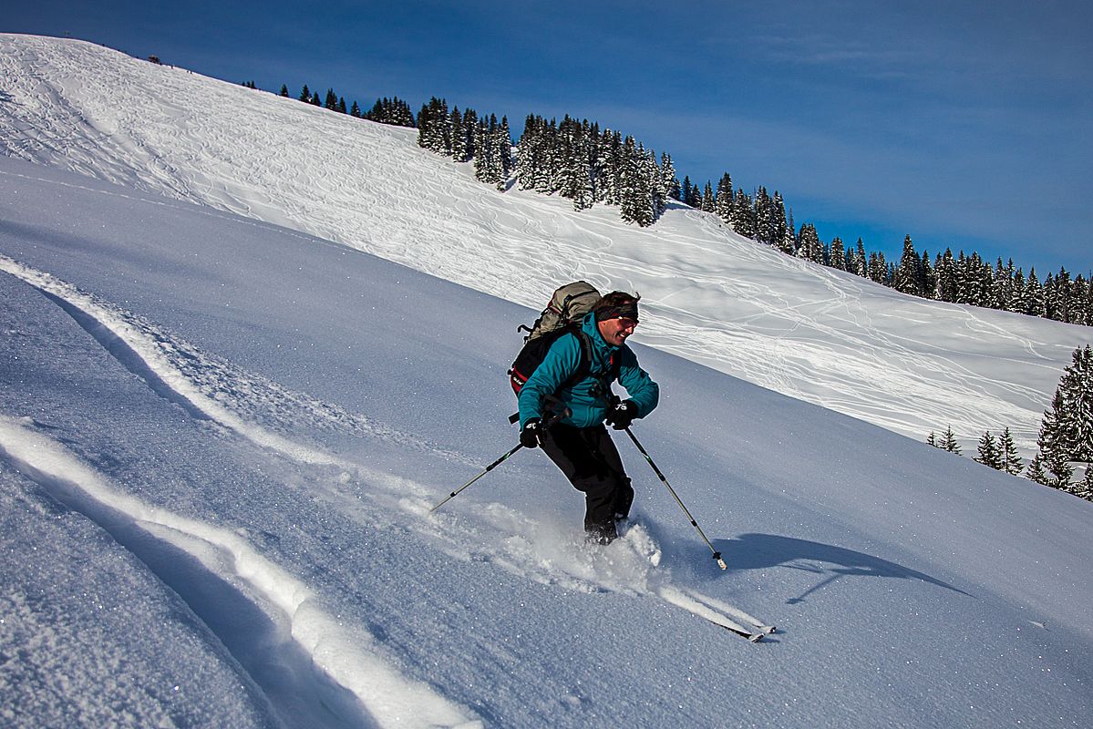 Abfahrt über die Ostseite wenige Tage nach dem ersten richtigen Schneefall der Saison.