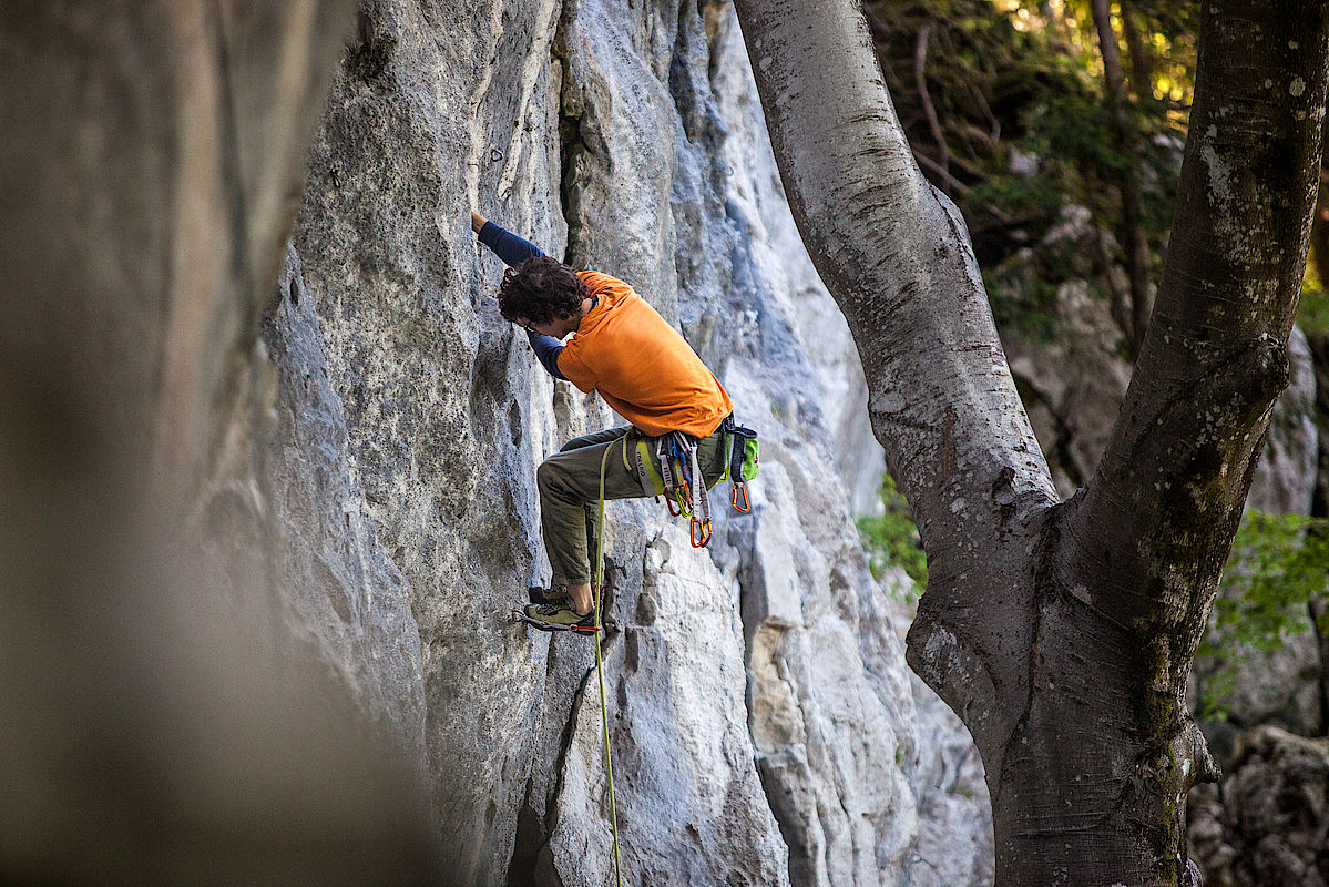 Stefan klettert "Sheriff Donnerknall" (7b+)