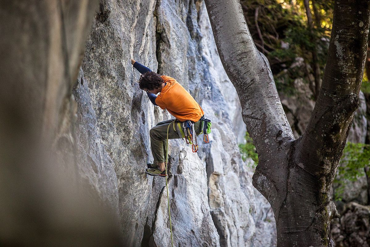 Stefan klettert "Sheriff Donnerknall" (7b+)