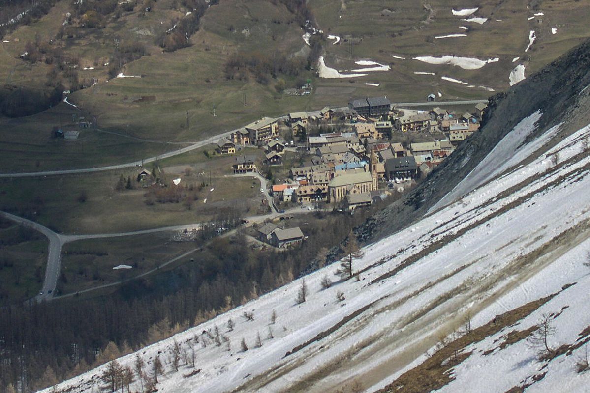 Tiefblick auf Villar d'Arene 