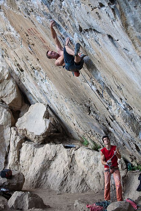 Hannes klettert White-Winds (8a+) am Hauptsektor 