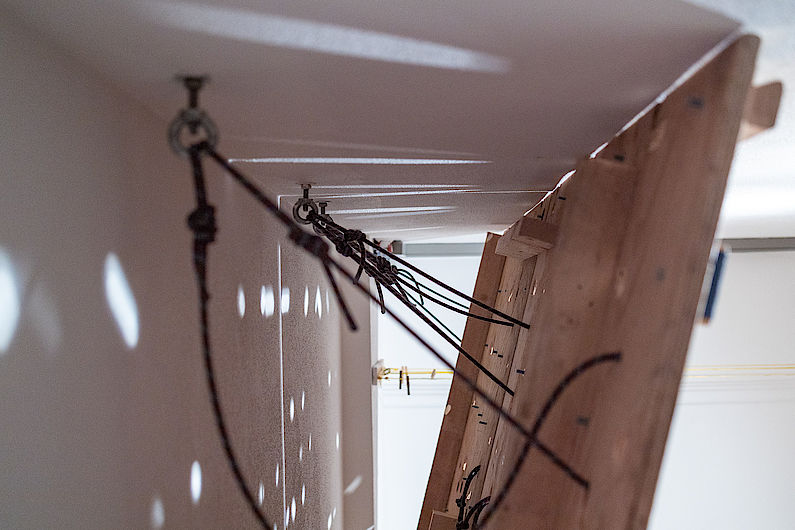 Die Aufhängung: hier Schwerlastanker in der Betondecke. Die Aufhängung: hier Schwerlastanker in der Betondecke.