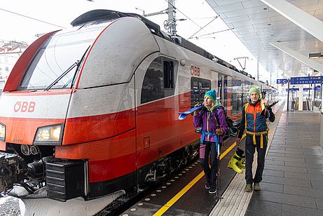 Umstieg am Bahnhof Salzburg in den IC nach Bischofshofen Umstieg am Bahnhof Salzburg in den IC nach Bischofshofen