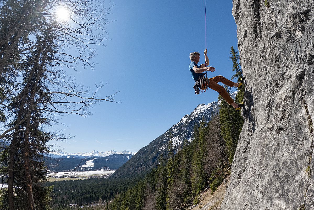 Hinten Winter, vorne Frühling, Klettern an der Chinamauer