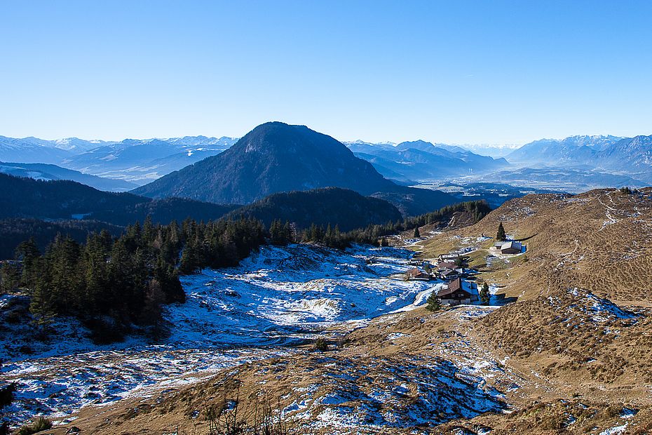 Blick über die Walleralm ins Inntal. Blick über die Walleralm ins Inntal.