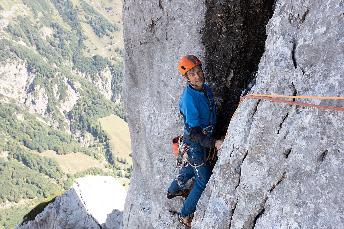 Auch der schöne Riss in der 9. Seillänge war nass