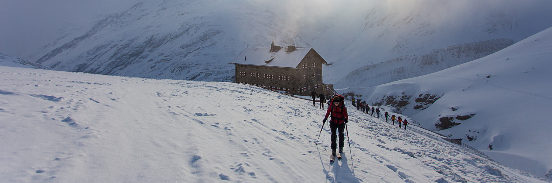 Frühmorgendlicher Start an der Martin-Busch-Hütte