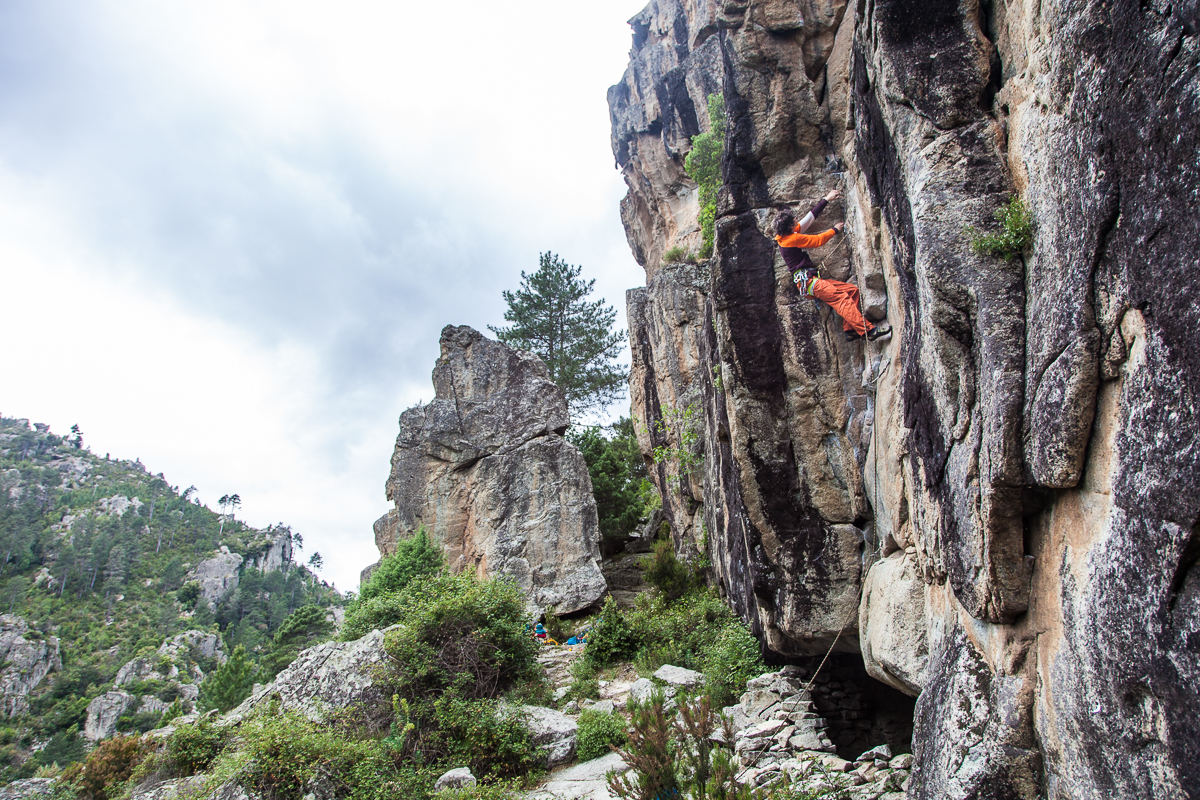 Stefan in "Si Meia" (6a+), einer der schönsten leichteren Routen von Picellu