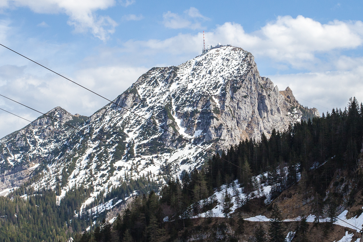 Die Westwand beherbergt mehrere Routen.